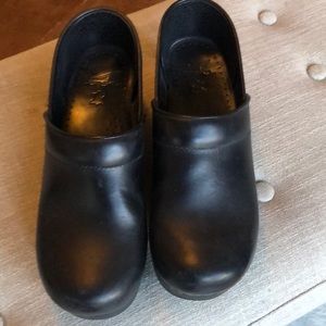 Classic black dansko leather clog 8.5